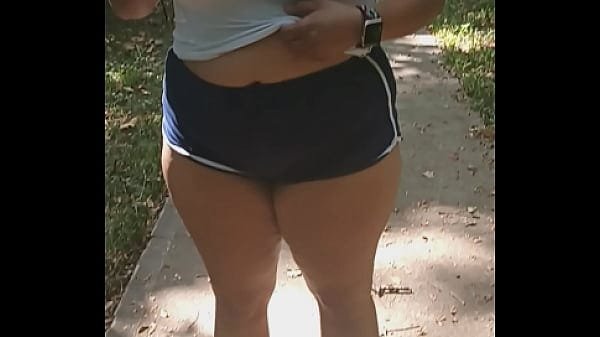 FreckleFace420 flashes her naked body in a public park